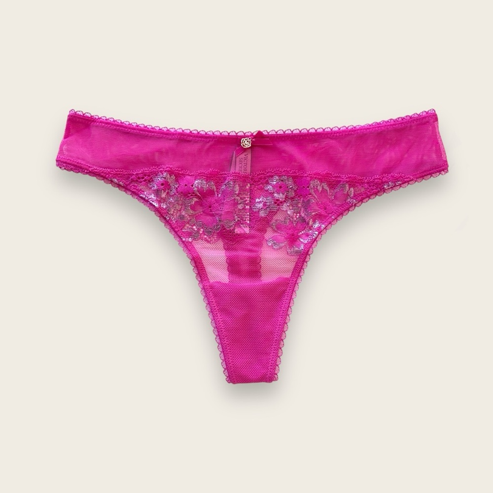 Victoria’s Secret Thong Panty Medium New
